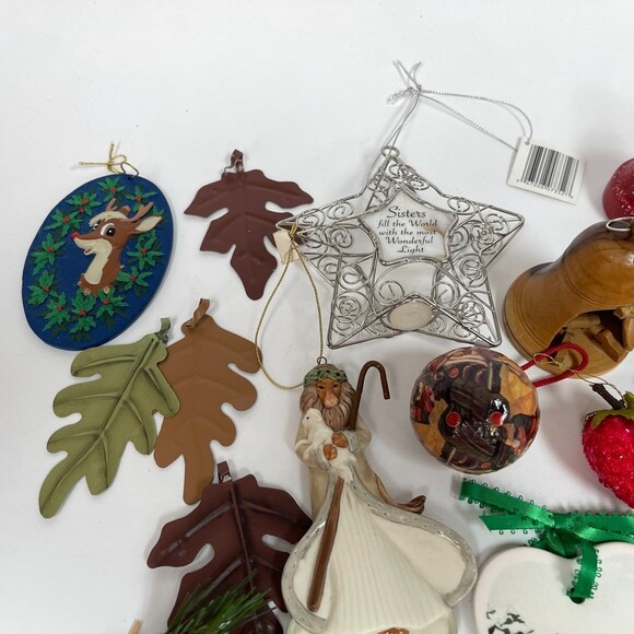 Variety of Christmas Tree Ornaments Lot of 23 - Picture 2 of 9